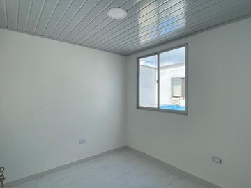Hermosa casa, unidad cerrada en cerritos.