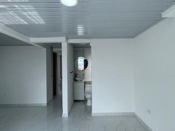 Hermosa casa, unidad cerrada en cerritos.