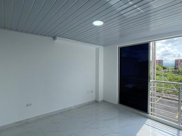 Hermosa casa, unidad cerrada en cerritos.