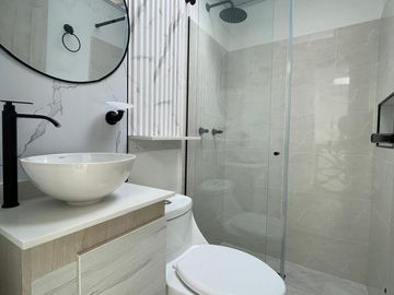 Hermosa casa, unidad cerrada en cerritos.