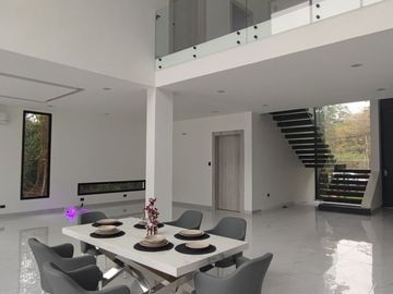 C290 - Venta Casa en Lago de Capeira Moderna por Estrenar - Guayaquil