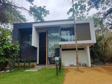 C290 - Venta Casa en Lago de Capeira Moderna por Estrenar - Guayaquil