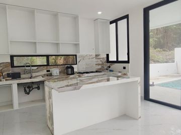 C290 - Venta Casa en Lago de Capeira Moderna por Estrenar - Guayaquil