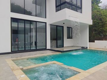 C290 - Venta Casa en Lago de Capeira Moderna por Estrenar - Guayaquil