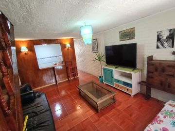 Vende Buena y Amplia Casa de dos Pisos de 4D y 3B más Depto Interior