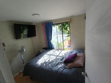 Vende Buena y Amplia Casa de dos Pisos de 4D y 3B más Depto Interior