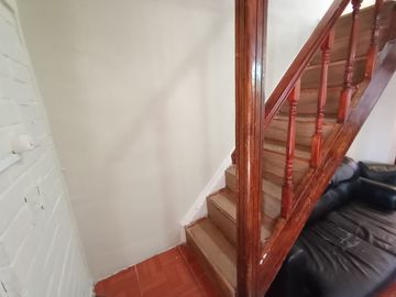Vende Buena y Amplia Casa de dos Pisos de 4D y 3B más Depto Interior