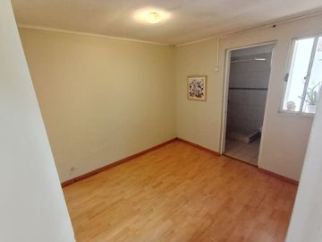 Vende Buena y Amplia Casa de dos Pisos de 4D y 3B más Depto Interior