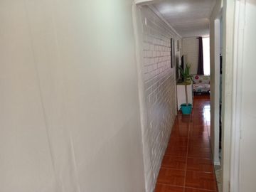 Vende Buena y Amplia Casa de dos Pisos de 4D y 3B más Depto Interior