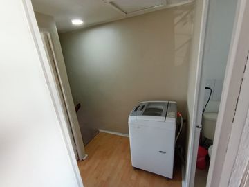 Vende Buena y Amplia Casa de dos Pisos de 4D y 3B más Depto Interior