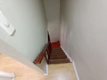 Vende Buena y Amplia Casa de dos Pisos de 4D y 3B más Depto Interior