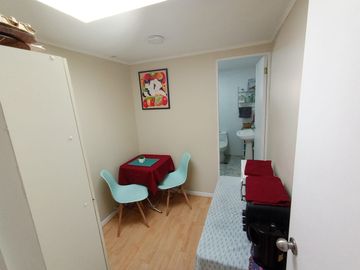 Vende Buena y Amplia Casa de dos Pisos de 4D y 3B más Depto Interior
