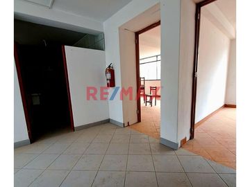 Venta De Local Comercial Edificio De 5 Pisos En Villa María Del Triunfo Av. 7 De Junio