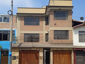 CASA EN VENTA EN LA AV. INSURGENTES, CERCA DE MALL PLAZA BELLAVISTA, CERCA DEL HOSPITAL BARTON, CERCA DE MINKA