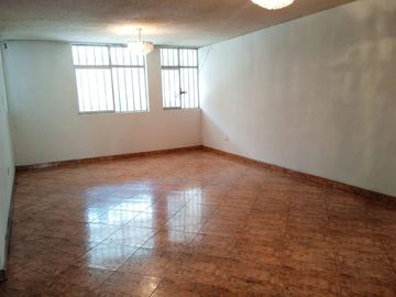 CASA EN VENTA EN LA AV. INSURGENTES, CERCA DE MALL PLAZA BELLAVISTA, CERCA DEL HOSPITAL BARTON, CERCA DE MINKA