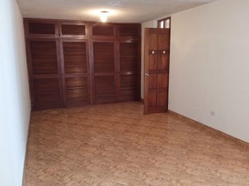 CASA EN VENTA EN LA AV. INSURGENTES, CERCA DE MALL PLAZA BELLAVISTA, CERCA DEL HOSPITAL BARTON, CERCA DE MINKA