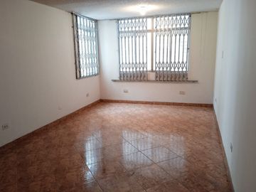 CASA EN VENTA EN LA AV. INSURGENTES, CERCA DE MALL PLAZA BELLAVISTA, CERCA DEL HOSPITAL BARTON, CERCA DE MINKA