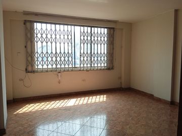 CASA EN VENTA EN LA AV. INSURGENTES, CERCA DE MALL PLAZA BELLAVISTA, CERCA DEL HOSPITAL BARTON, CERCA DE MINKA
