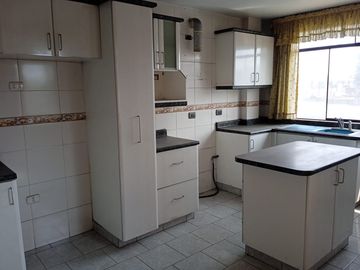 CASA EN VENTA EN LA AV. INSURGENTES, CERCA DE MALL PLAZA BELLAVISTA, CERCA DEL HOSPITAL BARTON, CERCA DE MINKA