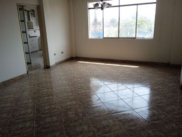 CASA EN VENTA EN LA AV. INSURGENTES, CERCA DE MALL PLAZA BELLAVISTA, CERCA DEL HOSPITAL BARTON, CERCA DE MINKA