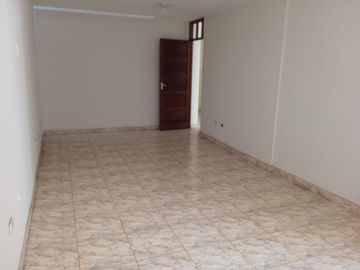 CASA EN VENTA EN LA AV. INSURGENTES, CERCA DE MALL PLAZA BELLAVISTA, CERCA DEL HOSPITAL BARTON, CERCA DE MINKA
