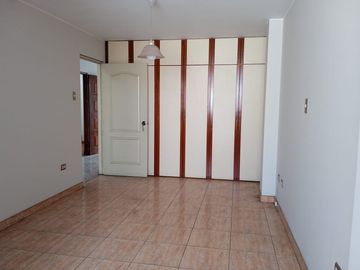 CASA EN VENTA EN LA AV. INSURGENTES, CERCA DE MALL PLAZA BELLAVISTA, CERCA DEL HOSPITAL BARTON, CERCA DE MINKA