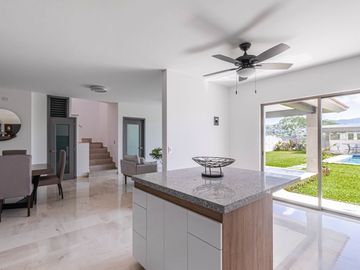 CASA EN VENTA CON ALBERCA PRIVADA A 2 MINUTOS DEL TEC DE MONTERREY CUERNAVACA, MORELOS