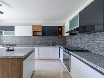 CASA EN VENTA CON ALBERCA PRIVADA A 2 MINUTOS DEL TEC DE MONTERREY CUERNAVACA, MORELOS