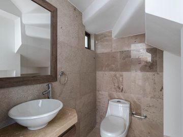 CASA EN VENTA CON ALBERCA PRIVADA A 2 MINUTOS DEL TEC DE MONTERREY CUERNAVACA, MORELOS