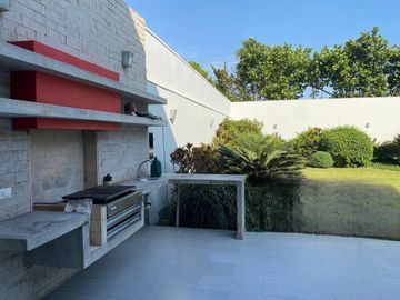 Moderna y funcional casa con amplios ambientes 🏡✨