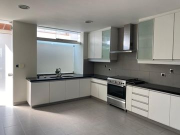 Moderna y funcional casa con amplios ambientes 🏡✨
