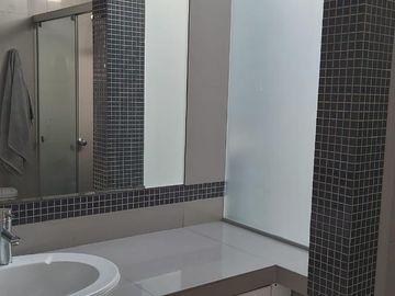 Moderna y funcional casa con amplios ambientes 🏡✨