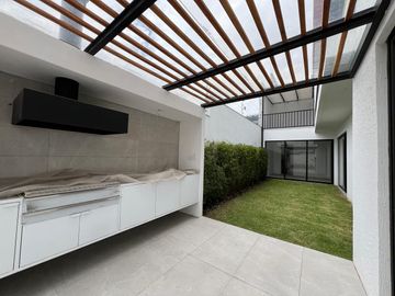 Departamento en venta Cumbayá San Juan a estrenar en planta baja con jardín