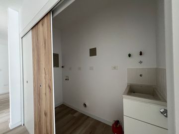 Departamento en venta Cumbayá San Juan a estrenar en planta baja con jardín