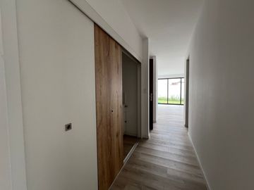 Departamento en venta Cumbayá San Juan a estrenar en planta baja con jardín