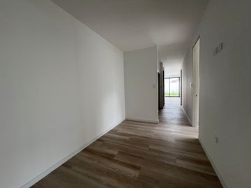 Departamento en venta Cumbayá San Juan a estrenar en planta baja con jardín