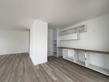 Departamento con jardín en San Juan de Cumbayá  3 dormitorios