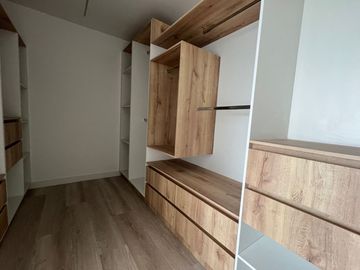 Departamento con jardín en San Juan de Cumbayá  3 dormitorios