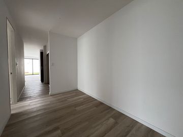 Departamento con jardín en San Juan de Cumbayá  3 dormitorios