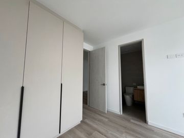 Departamento con jardín en San Juan de Cumbayá  3 dormitorios