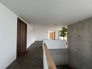 Departamento con jardín en San Juan de Cumbayá  3 dormitorios