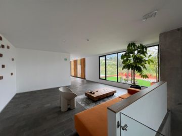 Departamento con jardín en San Juan de Cumbayá  3 dormitorios