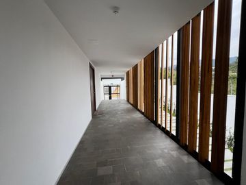 Departamento con jardín en San Juan de Cumbayá  3 dormitorios