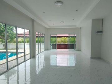 Pool villa, good atmosphere, mountain view, beautiful house in the project Bang Saray, Sattahip, Chonburi, Line ---, Miranda Village