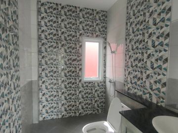 Pool villa, good atmosphere, mountain view, beautiful house in the project Bang Saray, Sattahip, Chonburi, Line ---, Miranda Village