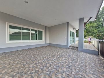 Pool villa, good atmosphere, mountain view, beautiful house in the project Bang Saray, Sattahip, Chonburi, Line ---, Miranda Village