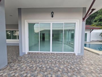 Pool villa, good atmosphere, mountain view, beautiful house in the project Bang Saray, Sattahip, Chonburi, Line ---, Miranda Village
