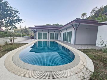 Pool villa, good atmosphere, mountain view, beautiful house in the project Bang Saray, Sattahip, Chonburi, Line ---, Miranda Village