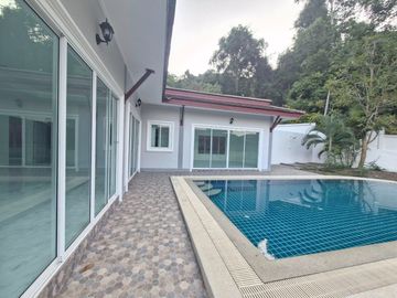 Pool villa, good atmosphere, mountain view, beautiful house in the project Bang Saray, Sattahip, Chonburi, Line ---, Miranda Village