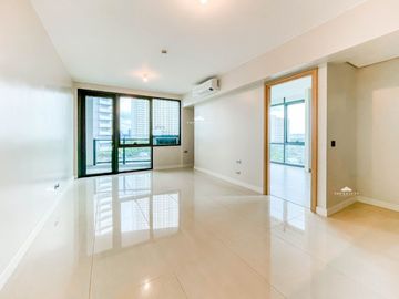 Prime Location! 1BR with Balcony Condo for Sale in The Empress at Capitol Commons Pasig City